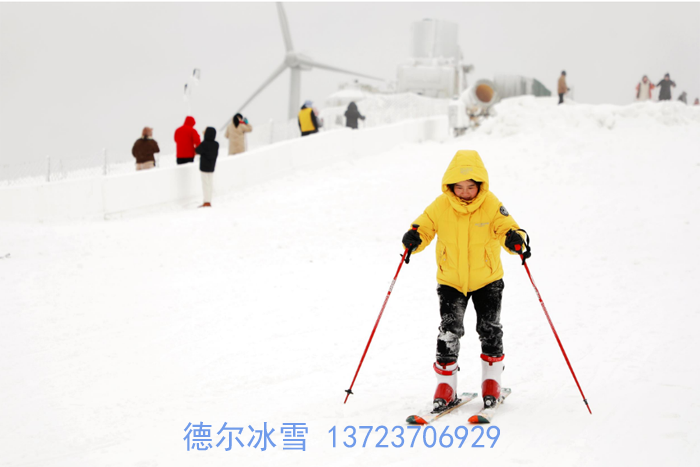 貴陽龍裏油畫大草原滑雪場